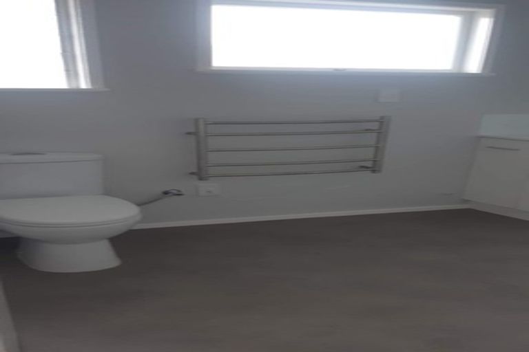 Photo of property in 1/31 Marcel Place, Glenfield, Auckland, 0629