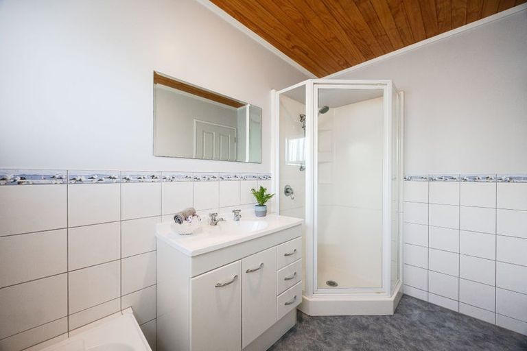Photo of property in 16 Tamatea Drive, Snells Beach, 0920