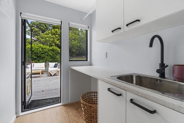 Photo of property in 8 Forsythe Place, Massey, Auckland, 0614