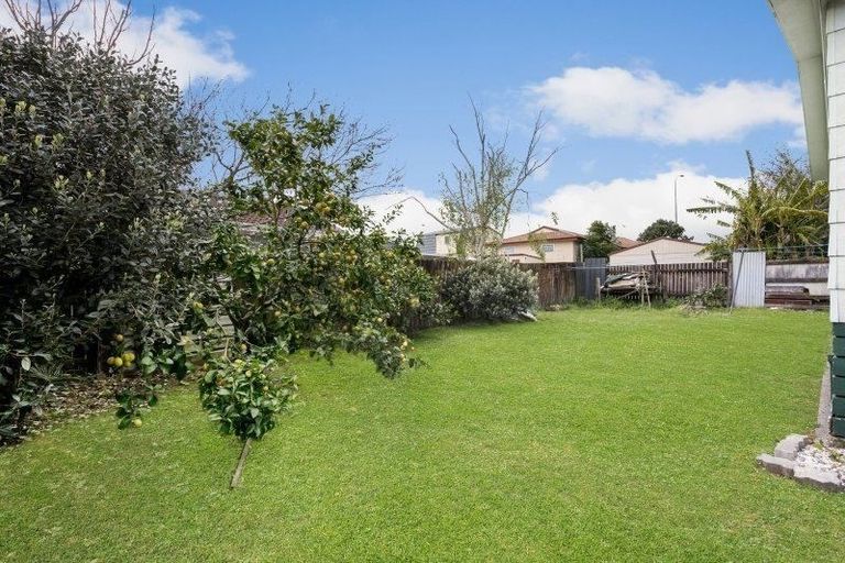 Photo of property in 2/20 Darnell Crescent, Clover Park, Auckland, 2019