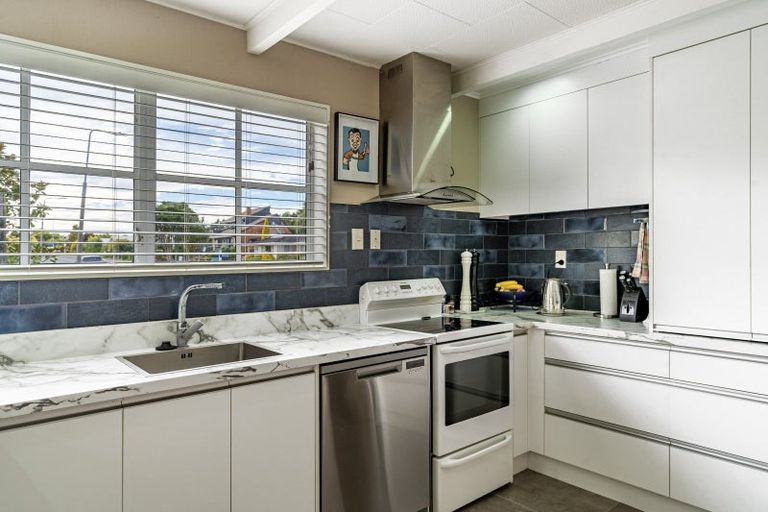 Photo of property in 22 Hamilton Avenue, Winton, 9720