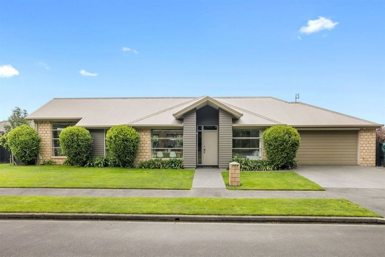 Photo of property in 12 Cyclamen Place, Aidanfield, Christchurch, 8025