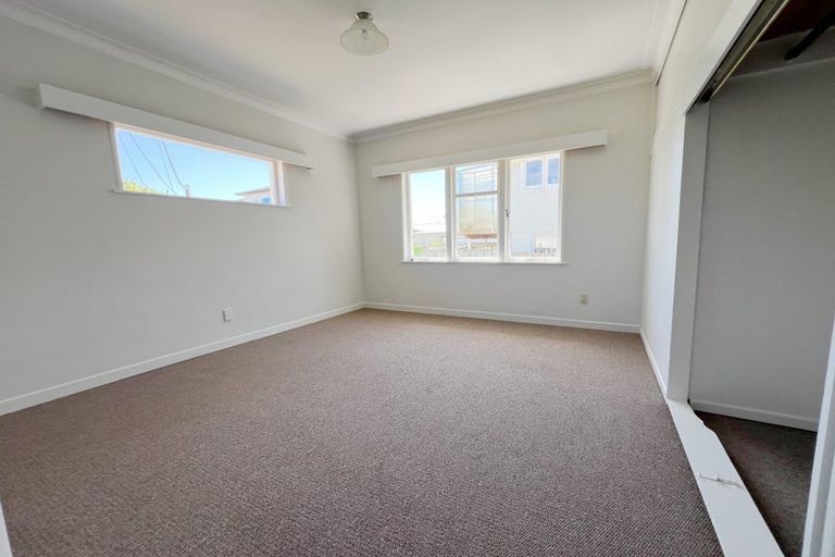 Photo of property in 18 Woodford Avenue, Henderson, Auckland, 0610