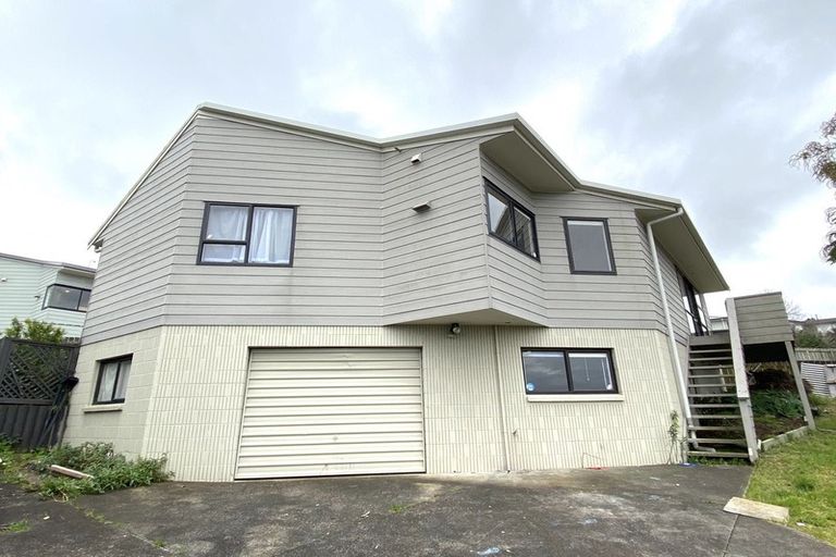 Photo of property in 1/10 Sumich Place, West Harbour, Auckland, 0618