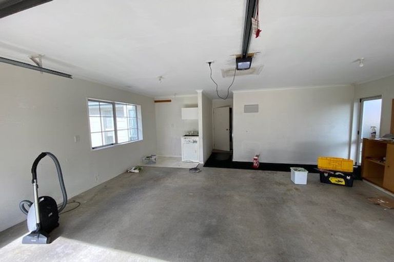 Photo of property in 6 Palmcrest Grove, Highland Park, Auckland, 2010