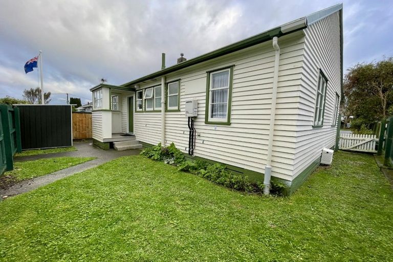 Photo of property in 32 Naenae Road, Naenae, Lower Hutt, 5011