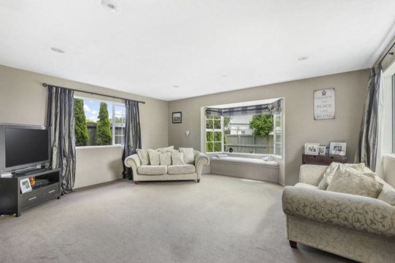 Photo of property in 106 Regency Crescent, Redwood, Christchurch, 8051