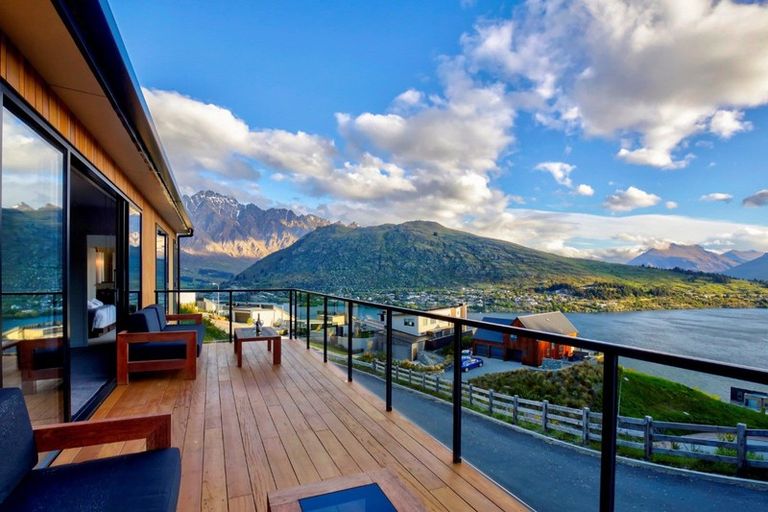 Photo of property in 61 Middleton Road, Queenstown Hill, Queenstown, 9300