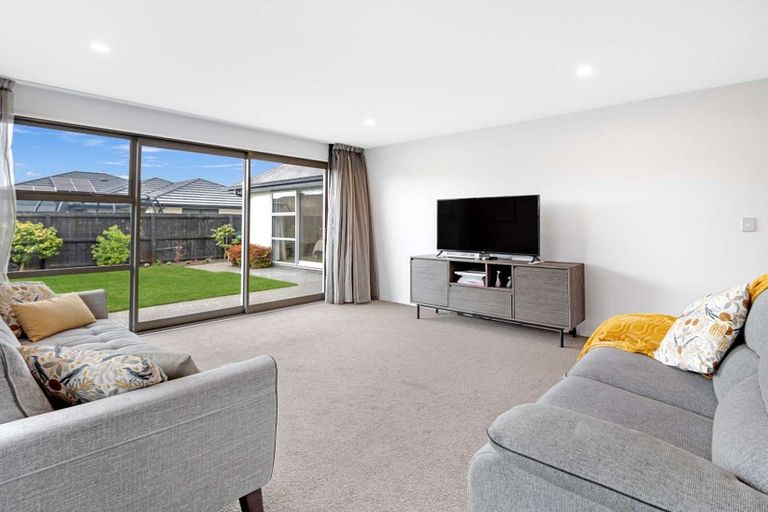Photo of property in 5 Whitau Place, Marshland, Christchurch, 8083