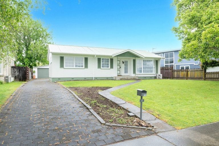 Photo of property in 9 Totara Drive, St Andrews, Hamilton, 3200