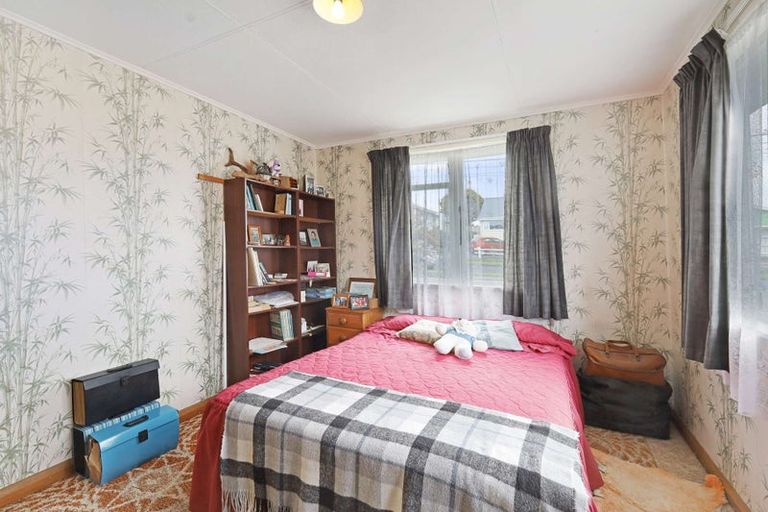 Photo of property in 42 Banks Street, Marfell, New Plymouth, 4310