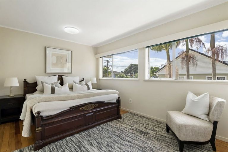 Photo of property in 2/7 Westwell Road, Belmont, Auckland, 0622