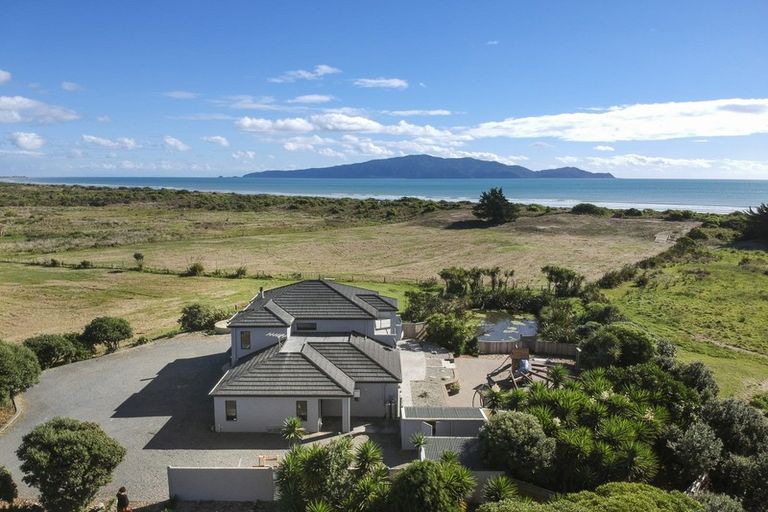 Photo of property in 184 Paetawa Road, Peka Peka, Waikanae, 5391