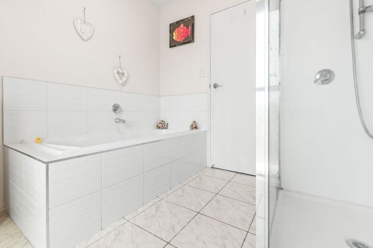 Photo of property in 1/170 Stapleford Crescent, Browns Bay, Auckland, 0630