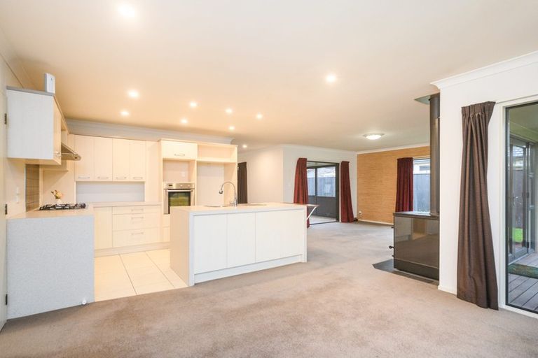 Photo of property in 16 Sorrento Place, Kelvin Grove, Palmerston North, 4414