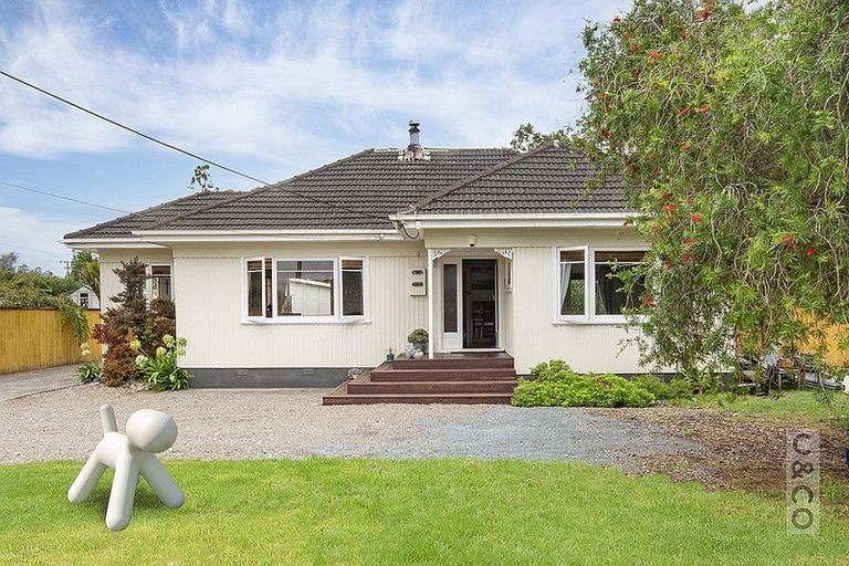 Photo of property in 7 Taupaki Road, Taupaki, Henderson, 0782