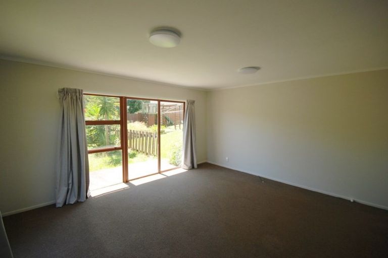 Photo of property in 2/16 Roberts Road, Glenfield, Auckland, 0629