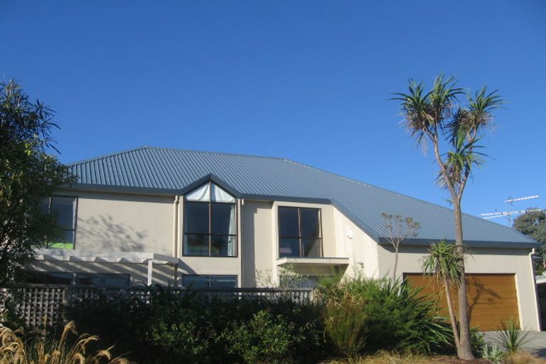 Photo of property in 13 Saunders Close, Whitby, Porirua, 5024