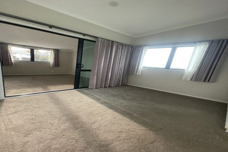 Photo of property in 3/485 Don Buck Road, Massey, Auckland, 0614