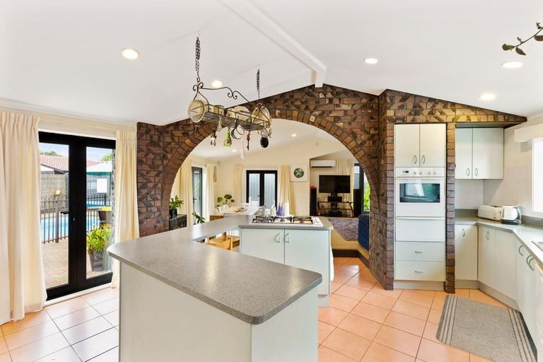 Photo of property in 22 Matuhi Rise, Henderson, Auckland, 0612