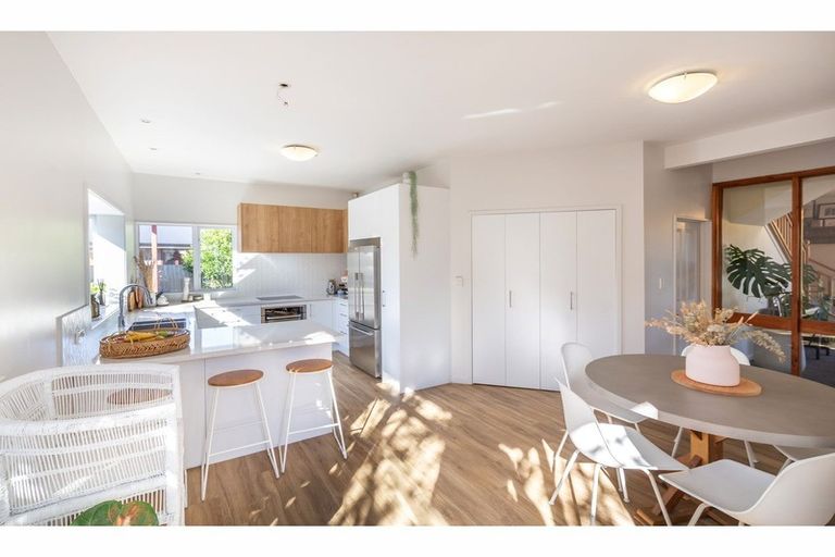 Photo of property in 249 Fifield Terrace, Opawa, Christchurch, 8023