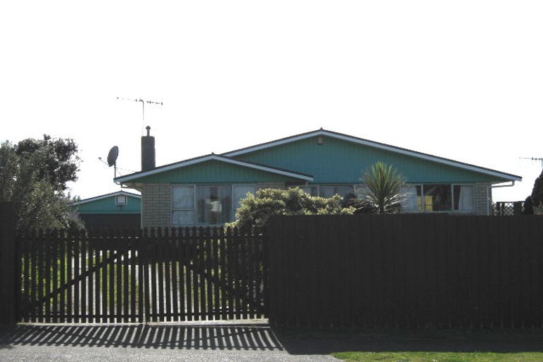 Photo of property in 102 Matai Street, Castlecliff, Whanganui, 4501