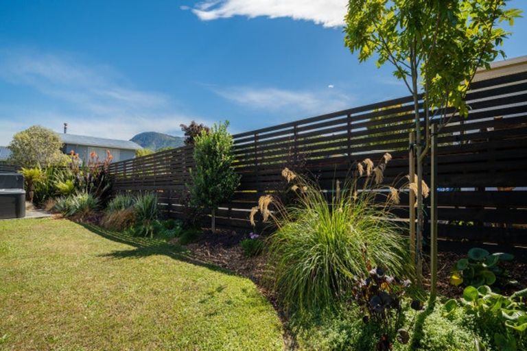 Photo of property in 163 Waikawa Road, Picton, 7220