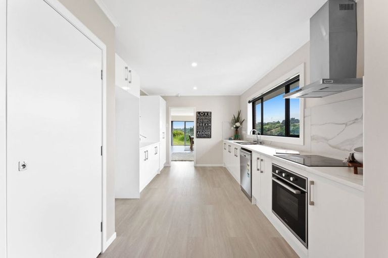 Photo of property in 57 Masons Road, East Tamaki Heights, Auckland, 2016