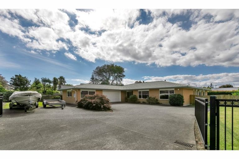 Photo of property in 10 Station Road, Huapai, Kumeu, 0810