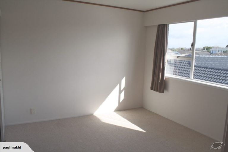 Photo of property in 2/90 East Coast Road, Milford, Auckland, 0620