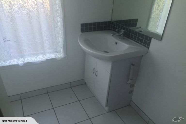Photo of property in 1/23 Forest Hill Road, Henderson, Auckland, 0612
