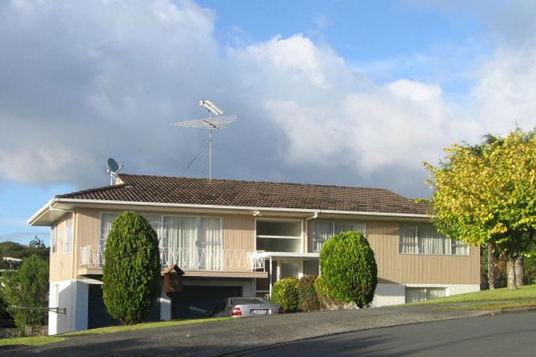 Photo of property in 16 Ensign Place, Hillcrest, Auckland, 0627