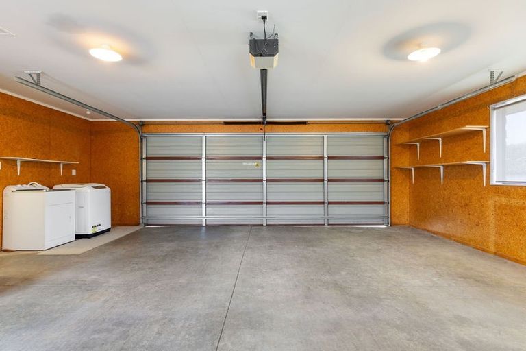 Photo of property in 16 Orlando Way, Kelvin Grove, Palmerston North, 4414