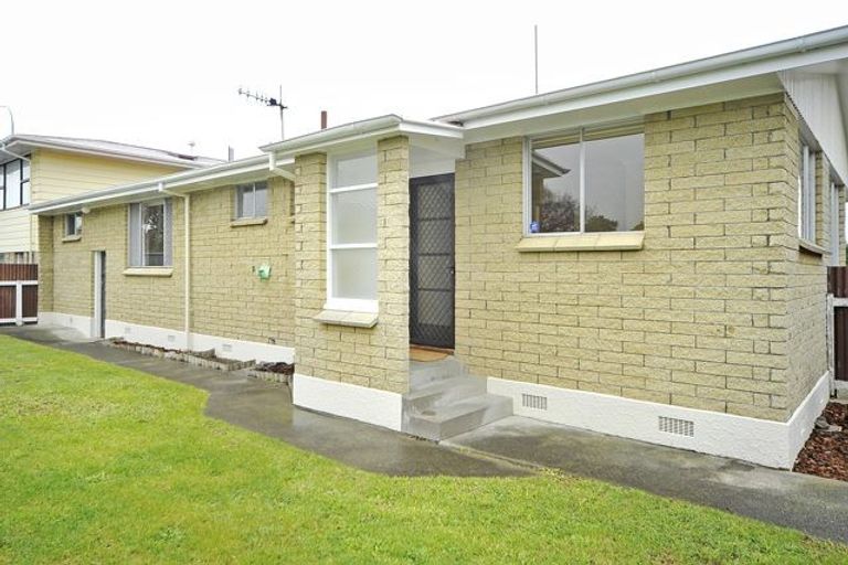 Photo of property in 2 Nairn Crescent, Awapuni, Palmerston North, 4412