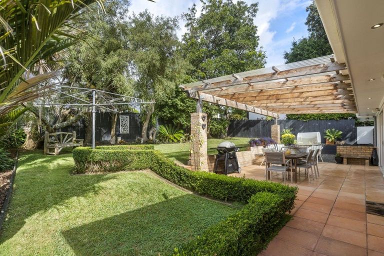 Photo of property in 28 Himalaya Drive, Half Moon Bay, Auckland, 2012