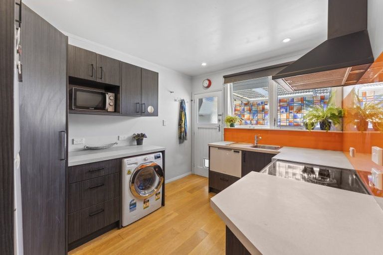 Photo of property in 2/15a Lane Street, Wallaceville, Upper Hutt, 5018