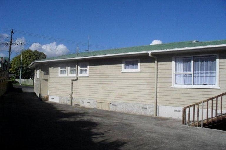 Photo of property in 61 Vodanovich Road, Te Atatu South, Auckland, 0610