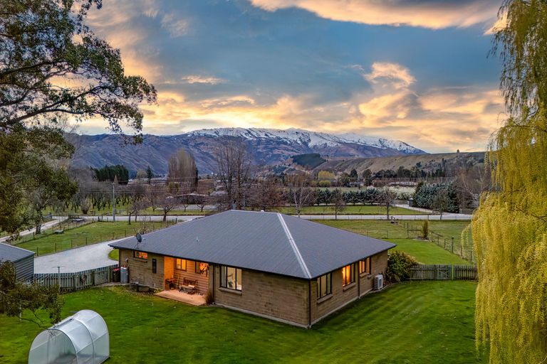 Photo of property in 22 Young Lane, Clyde, Alexandra, 9391