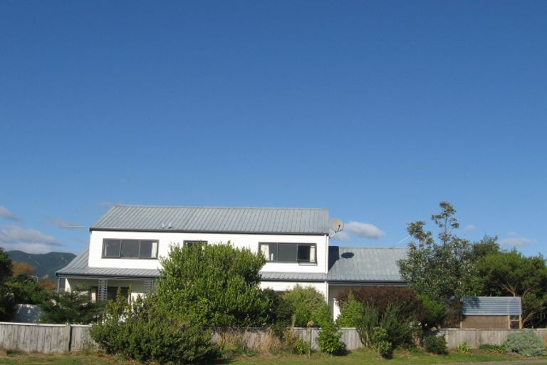 Photo of property in 2 Robert Grove, Paraparaumu, 5032