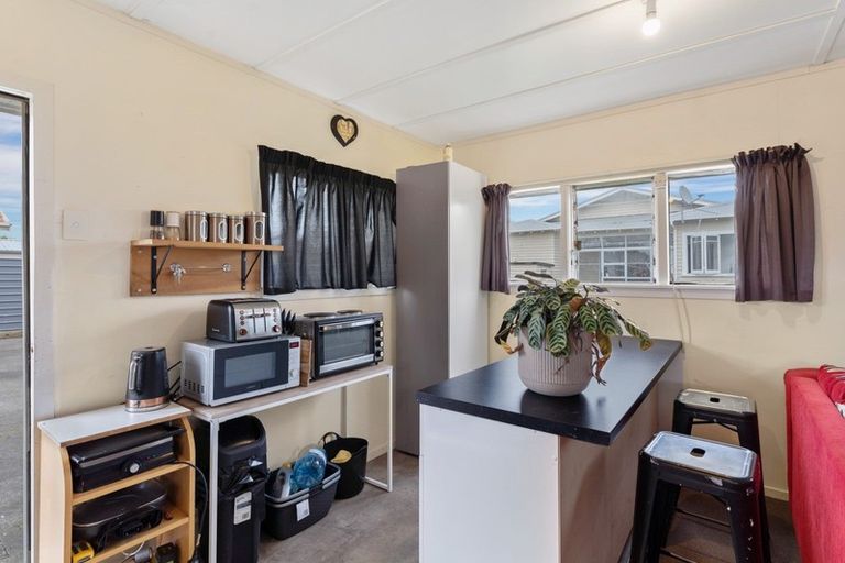 Photo of property in 16 Kings Avenue, Gonville, Whanganui, 4501