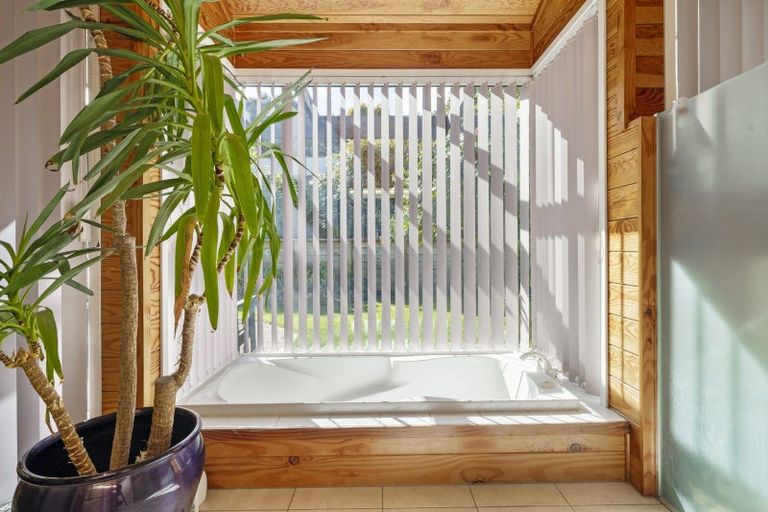 Photo of property in 18 Rhodes Fall, Rangatira Park, Taupo, 3330