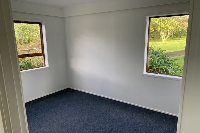 Photo of property in 11 Ian Place, Glendene, Auckland, 0602
