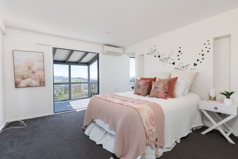 Photo of property in 14 Rice Crescent, Newlands, Wellington, 6037