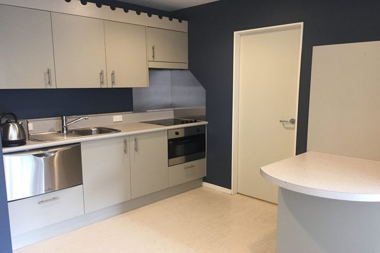 Photo of property in Terrace Heights Apartments, 2/163p The Terrace, Wellington Central, Wellington, 6011