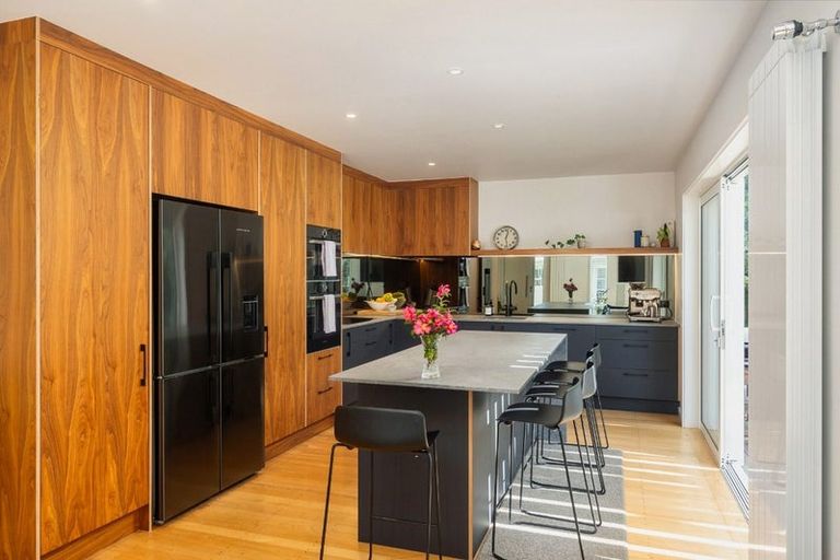 Photo of property in 11 Westbourne Road, Murrays Bay, Auckland, 0630