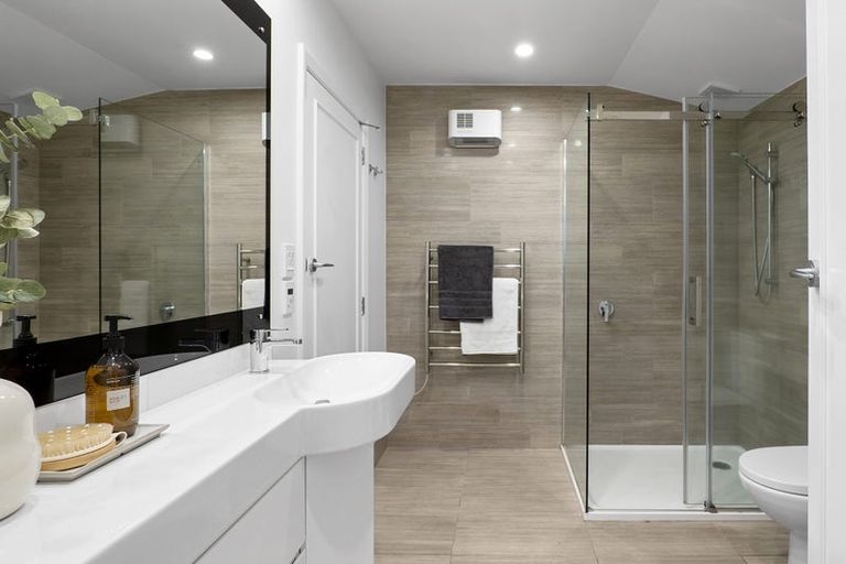 Photo of property in 66 Memorial Avenue, Ilam, Christchurch, 8053