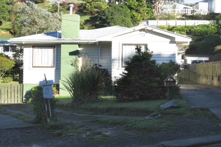 Photo of property in 60 Salford Street, Newlands, Wellington, 6037