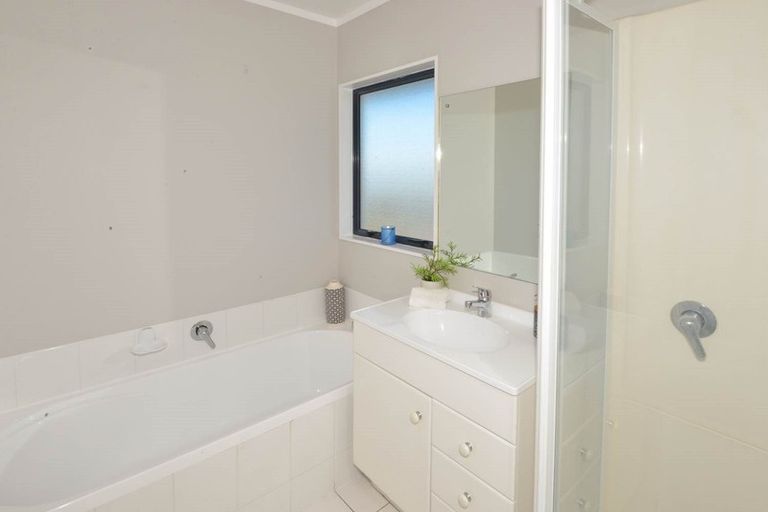 Photo of property in 39a Luckens Road, West Harbour, Auckland, 0618