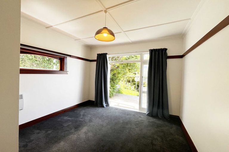 Photo of property in 19 Highbury Crescent, Aro Valley, Wellington, 6012