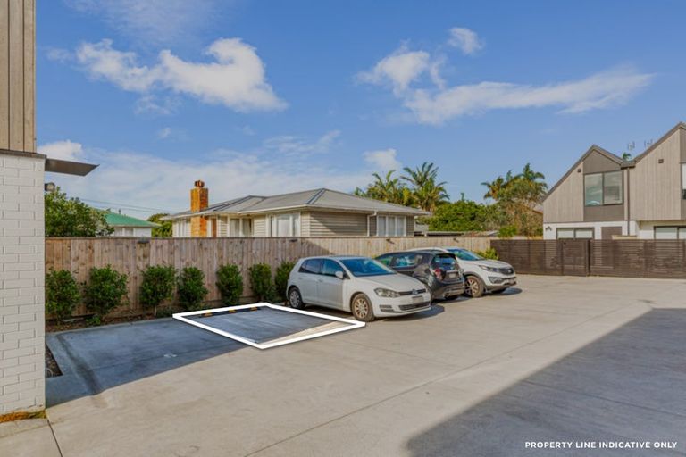 Photo of property in 2/12 Tawa Road, Te Atatu Peninsula, Auckland, 0610